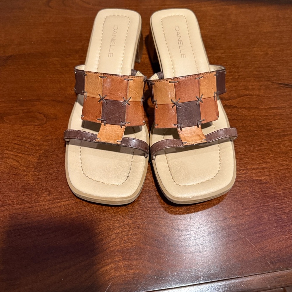 Danelle Women's Brown and Tan Slide Sandals